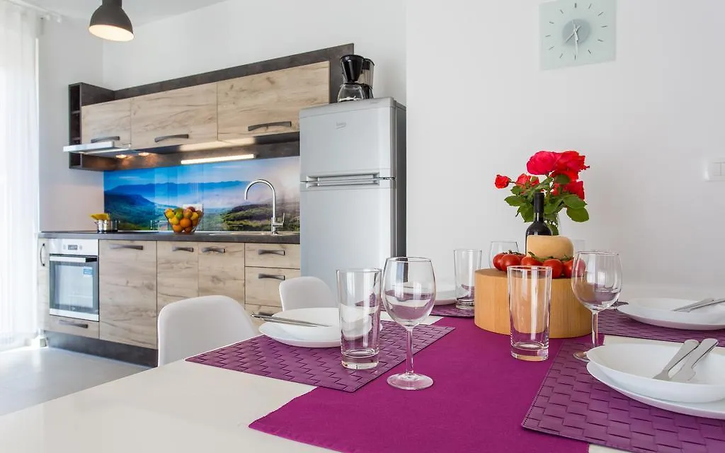 Apartments Viktorija Baska  0*, Baska (Krk) Croatia