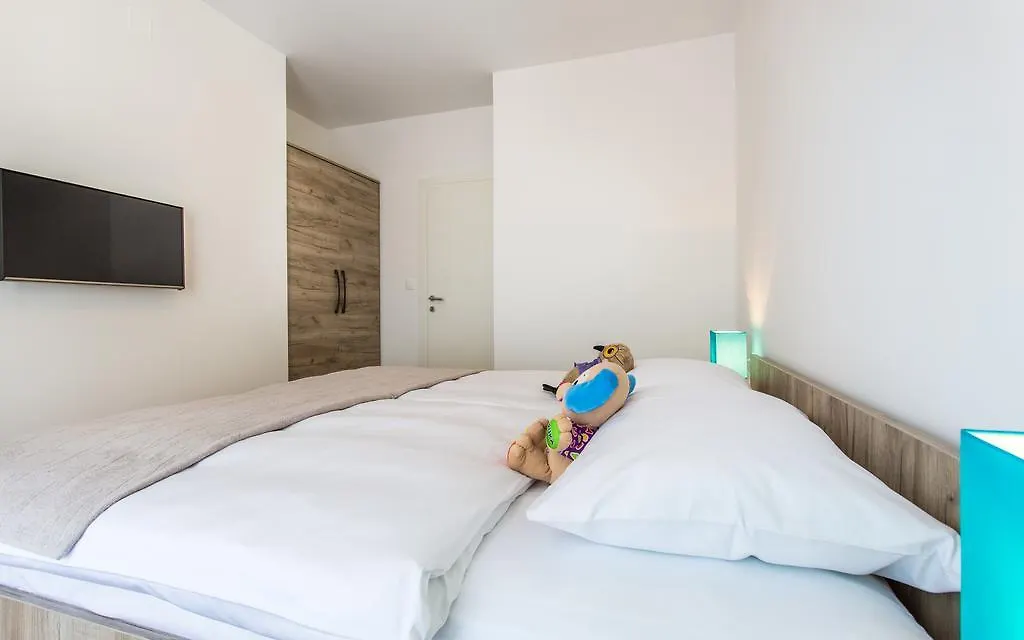 Apartments Viktorija Baska  0*, Baska (Krk) Croatia